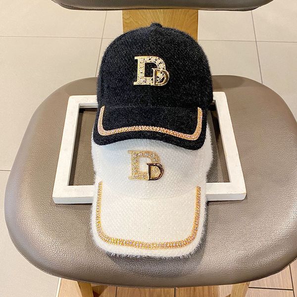 mohair baseball women's designer version ins autumn and winter d-letter diamond-inlaid small face thickening warm plush cap, Yellow
mohair baseball women's designer version ins autumn and winter d-letter diamond-inlaid small face thickening warm plush cap, Yellow