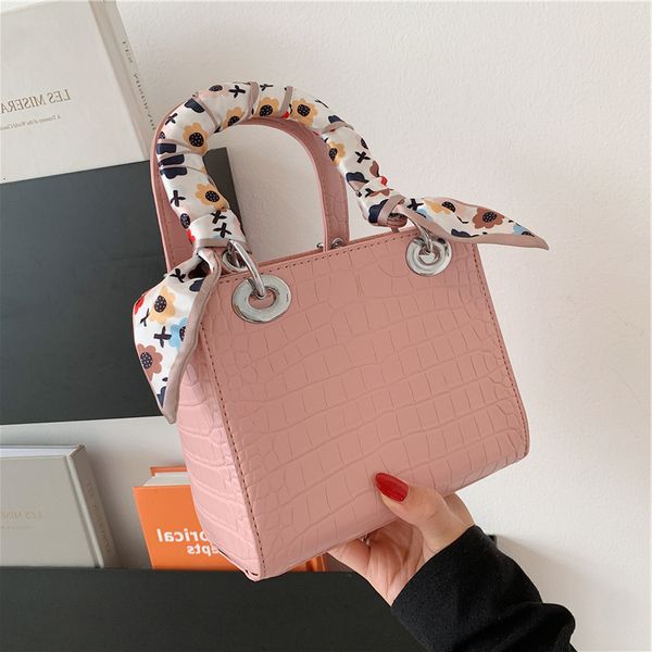 ins women's 2021 new korean princess dai bag messenger fashion one shoulder stone pattern small square
ins women's 2021 new korean princess dai bag messenger fashion one shoulder stone pattern small square