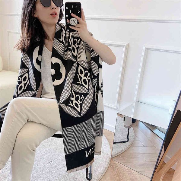 shawl 2021 scarf women's imitation cashmere brushed long double-sided autumn and winter thick bib, Blue;gray
shawl 2021 scarf women's imitation cashmere brushed long double-sided autumn and winter thick bib, Blue;gray