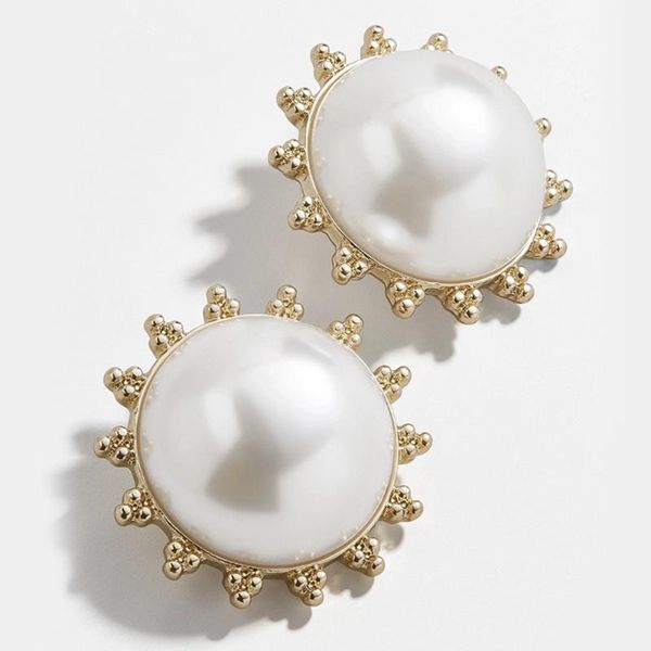 women's natural pearl earrings high-end metal simple design jewelry sweet romantic party gifts stud, Golden;silver
women's natural pearl earrings high-end metal simple design jewelry sweet romantic party gifts stud, Golden;silver