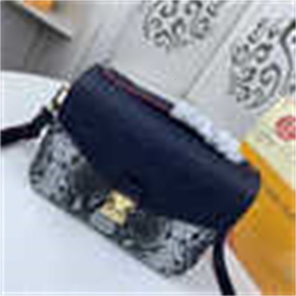 cross brand designer luxury m40780 bags 2020 spring and summer women's body bags new handbags iconic totes handles shoulder bag clutche
cross brand designer luxury m40780 bags 2020 spring and summer women's body bags new handbags iconic totes handles shoulder bag clutche