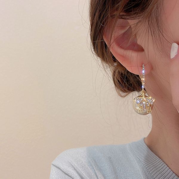 925 silver needle pearl inlaid diamond bow earrings fashion personality earrings simple temperament celebrity earrings
925 silver needle pearl inlaid diamond bow earrings fashion personality earrings simple temperament celebrity earrings