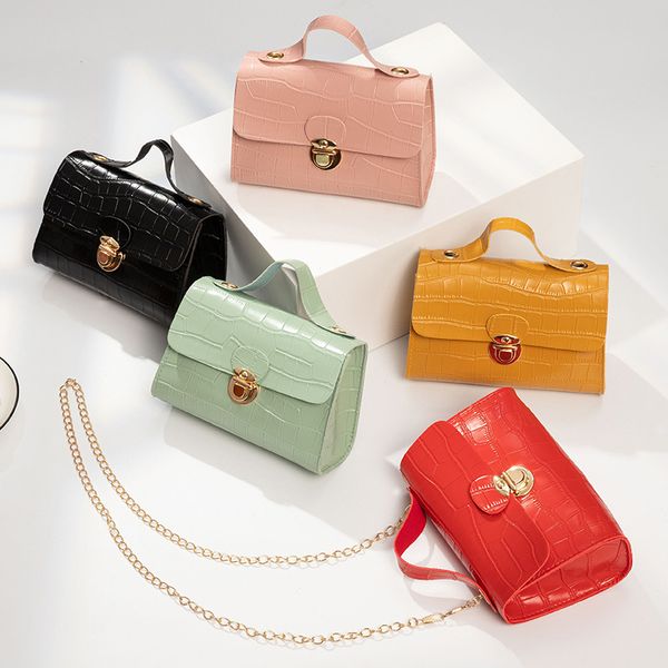 2021 new fashion one shoulder messenger chain bag crocodile pattern small square bag foreign trade
2021 new fashion one shoulder messenger chain bag crocodile pattern small square bag foreign trade
