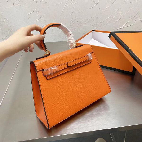 designers bags women handbags classic tote bags solid leather portable shoulder wallet 25cm versatile exquisite celebrity handbag 230717
designers bags women handbags classic tote bags solid leather portable shoulder wallet 25cm versatile exquisite celebrity handbag 230717