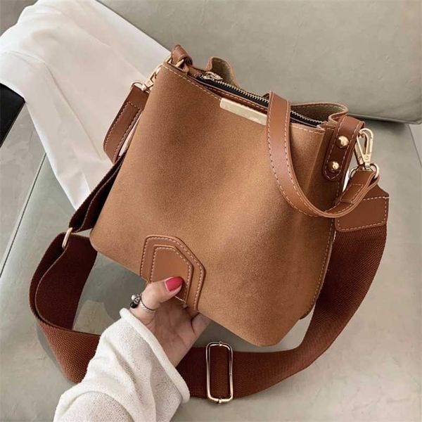 vintage scrub leather bucket bags for women trending designer crossbody shoulder handbags women's wide shoulder belt bag 211025
vintage scrub leather bucket bags for women trending designer crossbody shoulder handbags women's wide shoulder belt bag 211025