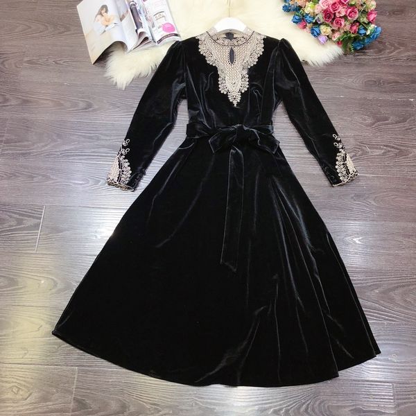 palace style retro temperament celebrity thin lace up embroidery stitching imported velvet big swing dress, White;black
palace style retro temperament celebrity thin lace up embroidery stitching imported velvet big swing dress, White;black