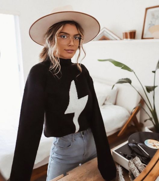 autumn and winter 2021 new knitted large lightning icon star sweater coat women's clothing, White
autumn and winter 2021 new knitted large lightning icon star sweater coat women's clothing, White