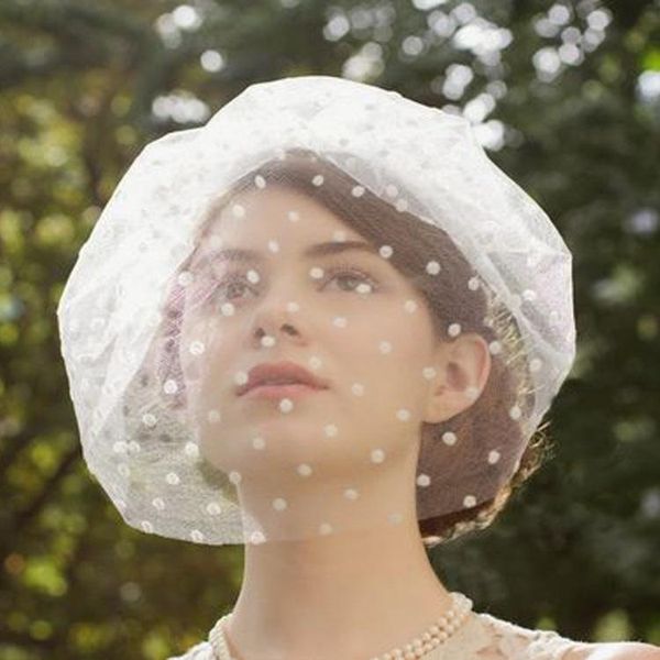 bridal veils european and american style point net wedding short veil bride export bow hair comb marriage, Black
bridal veils european and american style point net wedding short veil bride export bow hair comb marriage, Black