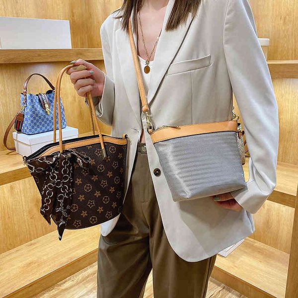 handbag popular high-capacity tote autumn and winter new fashion shoulder bag versatile style handbag
handbag popular high-capacity tote autumn and winter new fashion shoulder bag versatile style handbag