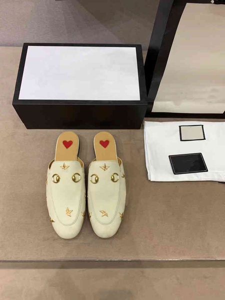 slippers luxury designer women's slippers white five-star plus small bee embroidery half-drag original bronze hardware buckle sand, Black
slippers luxury designer women's slippers white five-star plus small bee embroidery half-drag original bronze hardware buckle sand, Black