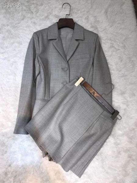 women's tracksuits 2021 autumn commuter lapel button pocket slim suit jacket + high waist skirt, Gray 
women's tracksuits 2021 autumn commuter lapel button pocket slim suit jacket + high waist skirt, Gray