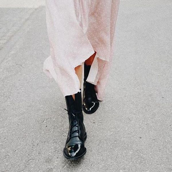 boots 2021 women low heels shoes patent leather western black pointed toe booties female mid calf lace up
boots 2021 women low heels shoes patent leather western black pointed toe booties female mid calf lace up