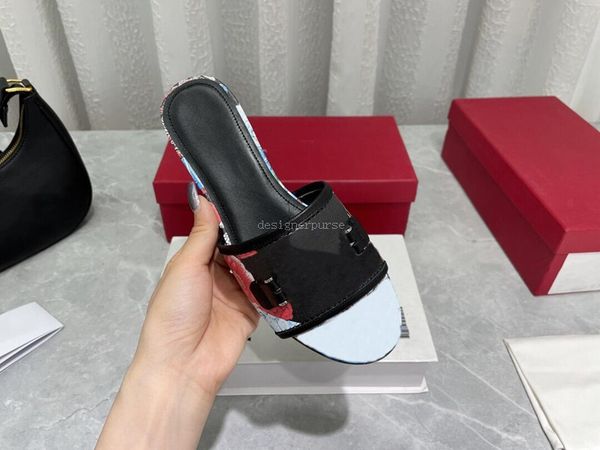 2022 women sandals slippers gancini clogs designers slides round toe button flat slippers flip flops striped beach leather metal buckle slip, Black
2022 women sandals slippers gancini clogs designers slides round toe button flat slippers flip flops striped beach leather metal buckle slip, Black