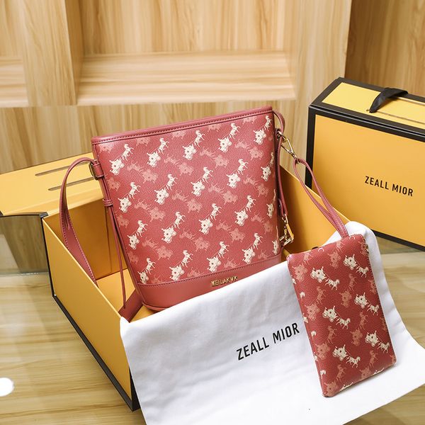 handbag bucket bag women's summer 2021 fashion versatile simple printing carriage large capacity one shoulder messenger s, Black;red
handbag bucket bag women's summer 2021 fashion versatile simple printing carriage large capacity one shoulder messenger s, Black;red