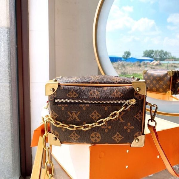 luxury womens leather bags small box bag one-shoulder crossbody chain retro mobile phone soft bag mens small square bag
luxury womens leather bags small box bag one-shoulder crossbody chain retro mobile phone soft bag mens small square bag