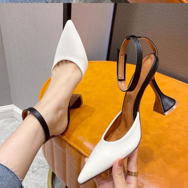 sandals pointed heel leather women's summer shoes large size suit female beige 2021 open low big black high retro fashion comfor
sandals pointed heel leather women's summer shoes large size suit female beige 2021 open low big black high retro fashion comfor