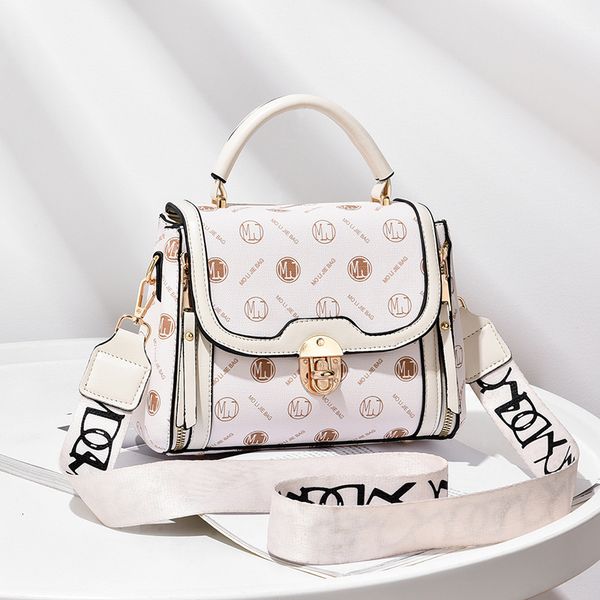 handbag spring and summer fashion women 2021 fashion, foreign style, simple bag, net red women's messenger bag, Black;red
handbag spring and summer fashion women 2021 fashion, foreign style, simple bag, net red women's messenger bag, Black;red