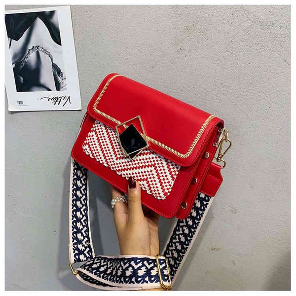 2022 factory wholesale bag female new solid color single shoulder woven checkered messenger large capacity korean fashion small square bag
2022 factory wholesale bag female new solid color single shoulder woven checkered messenger large capacity korean fashion small square bag