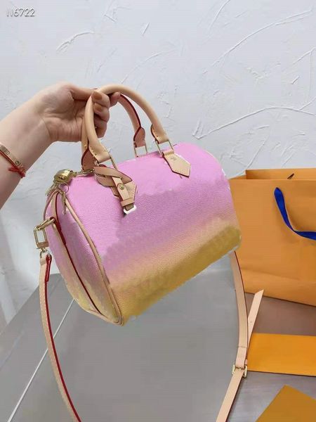 bag holderclassic pillow bag designer women's printing big flower gradient can be carried on one shoulderhandbag hook
bag holderclassic pillow bag designer women's printing big flower gradient can be carried on one shoulderhandbag hook