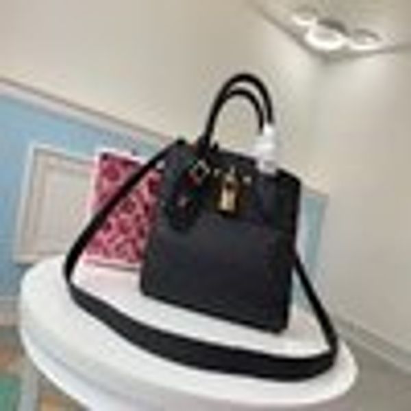 libobo6_1 5gtj m53804 backpacks handbags iconic handles shoulder bags totes cross body bag clutches evening oxidized leather business, Red;black
libobo6_1 5gtj m53804 backpacks handbags iconic handles shoulder bags totes cross body bag clutches evening oxidized leather business, Red;black