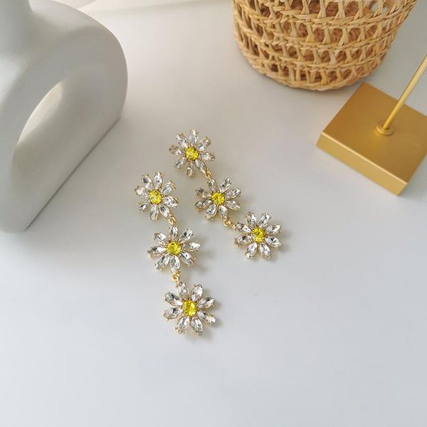 retro korean elegant yellow crystal flower petal tassel stud earrings for women students fashion party jewelry, Golden;silver
retro korean elegant yellow crystal flower petal tassel stud earrings for women students fashion party jewelry, Golden;silver