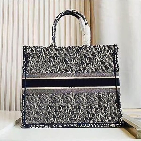 sell fashion designer ladies evening bag wamen tote bags retro embroidery craft waman handbag wallet purse crossboby packet
sell fashion designer ladies evening bag wamen tote bags retro embroidery craft waman handbag wallet purse crossboby packet