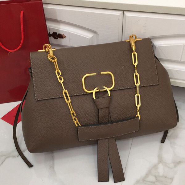 quality head layer cowhide leather messenger bag fashion chain handbag high-capacity accordion spacer pouch brass clasp v letter
quality head layer cowhide leather messenger bag fashion chain handbag high-capacity accordion spacer pouch brass clasp v letter