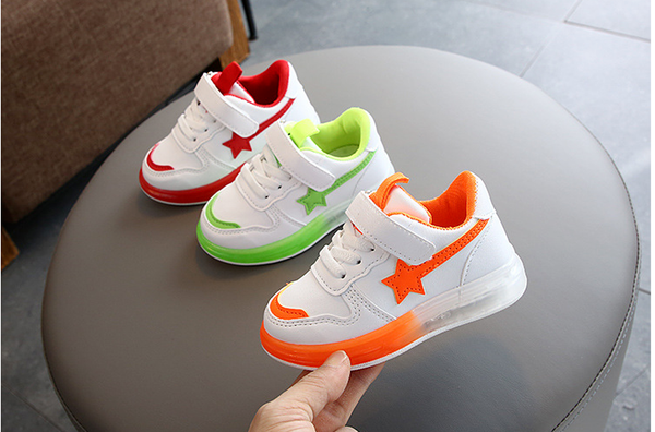 Childrens Spring and Autumn New LED Lights Shoes Boys and Girls Non-slip Sports Flashing Shoes Kids Breathable Star Shoes CS111, 01
Childrens Spring and Autumn New LED Lights Shoes Boys and Girls Non-slip Sports Flashing Shoes Kids Breathable Star Shoes CS111, 01