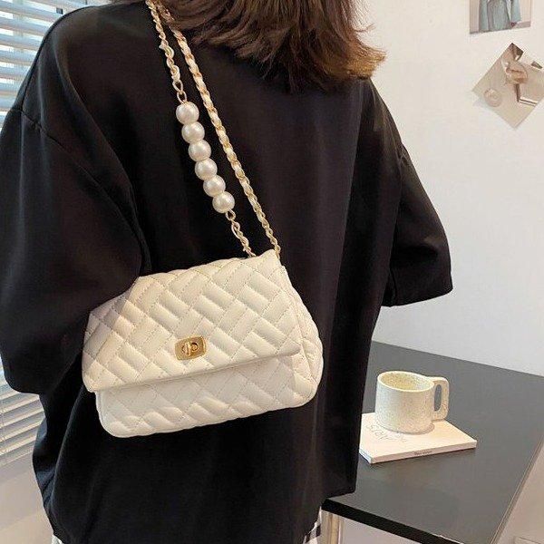 cross body 2021 brand designer women shoulder bag lady fashion metal messenger handbag leather luxury red purse
cross body 2021 brand designer women shoulder bag lady fashion metal messenger handbag leather luxury red purse