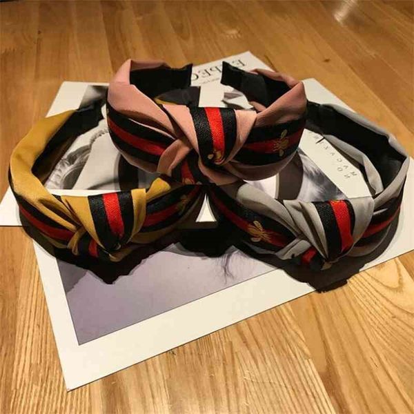 knot wind new style wide edge cloth art small bee band women's head hoop hairpin, Black;brown
knot wind new style wide edge cloth art small bee band women's head hoop hairpin, Black;brown