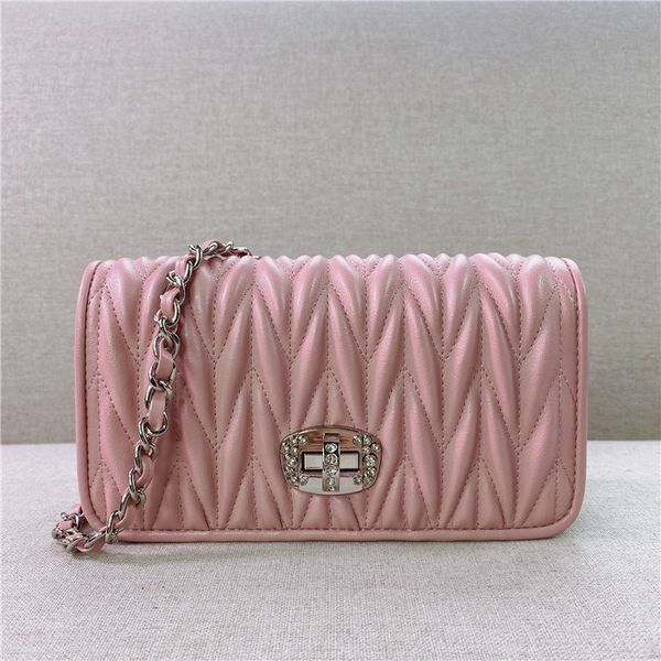design handbag 2021 new leather sheepskin inlaid with diamond pleated rhombic chain bag fashionable foreign style one shoulder messenger env, Red;black
design handbag 2021 new leather sheepskin inlaid with diamond pleated rhombic chain bag fashionable foreign style one shoulder messenger env, Red;black