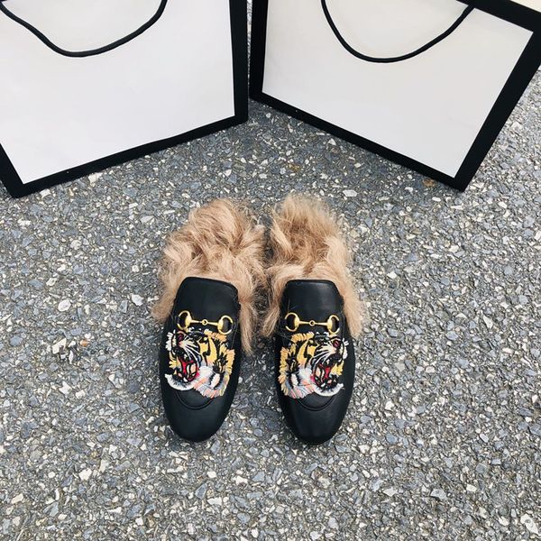 2021 designer sneakers obliques technical leather high low flowers platform outdoor casual shoes vintage 35-40, Black;red
2021 designer sneakers obliques technical leather high low flowers platform outdoor casual shoes vintage 35-40, Black;red