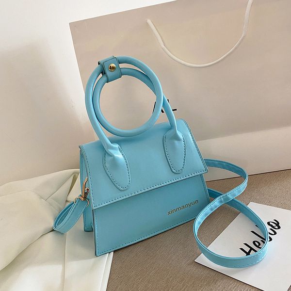 factory wholesale one shoulder women's 2021 spring and summer new fashion portable small square foreign style simple leisure messenger
factory wholesale one shoulder women's 2021 spring and summer new fashion portable small square foreign style simple leisure messenger