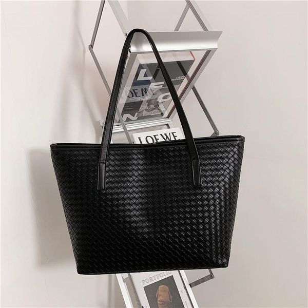evening bags luxury designer high capacity tote handbag for women 2021 trends brand striped shopper shoulder shopping bag
evening bags luxury designer high capacity tote handbag for women 2021 trends brand striped shopper shoulder shopping bag