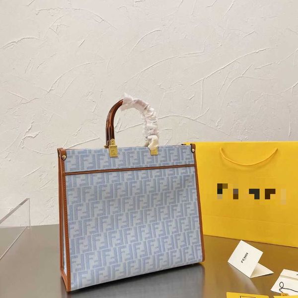 light texture women's bag 2021 new fashion capacity versatile messenger atmosphere simple hand zly
light texture women's bag 2021 new fashion capacity versatile messenger atmosphere simple hand zly