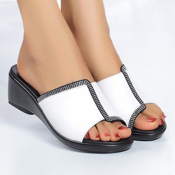 slippers women's sandals and wedge fish mouth white leather pearl thick bottom rhinestone decoration slipper women, Black
slippers women's sandals and wedge fish mouth white leather pearl thick bottom rhinestone decoration slipper women, Black
