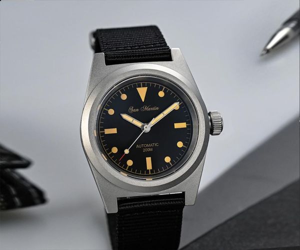 wristwatches san martin 38mm retro military men's dive watches 20atm sapphire glass nh35 sports automatic mechanical wrist watch for me, Slivery;brown
wristwatches san martin 38mm retro military men's dive watches 20atm sapphire glass nh35 sports automatic mechanical wrist watch for me, Slivery;brown