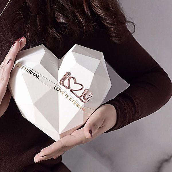 gift wrap heart-shaped flower box birthday diamond heart shape inner packaging valentine's day
gift wrap heart-shaped flower box birthday diamond heart shape inner packaging valentine's day