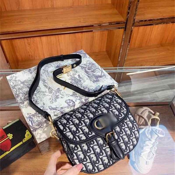 wholesale wholesale d 21-year-old bag new embroidery shoulder one canvas saddle messenger bag old flower cd buckle yw luxurys designers bag
wholesale wholesale d 21-year-old bag new embroidery shoulder one canvas saddle messenger bag old flower cd buckle yw luxurys designers bag