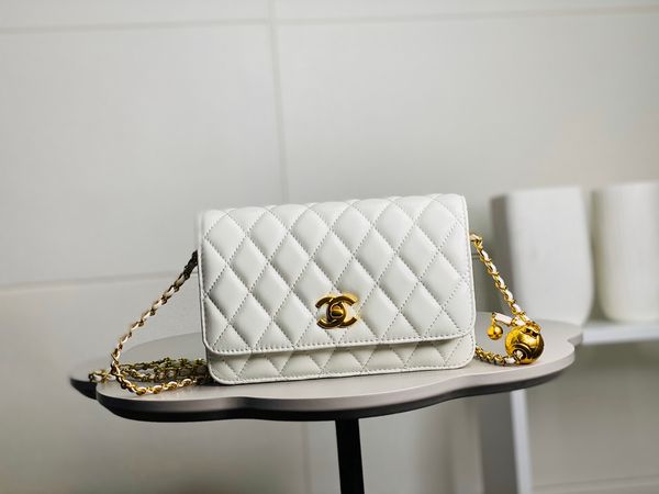 women luxurys designers bags 2021 one-shoulder handbags shoulder cross-body carry-on woven leather straps ccccc hardware logo iconic diamond
women luxurys designers bags 2021 one-shoulder handbags shoulder cross-body carry-on woven leather straps ccccc hardware logo iconic diamond