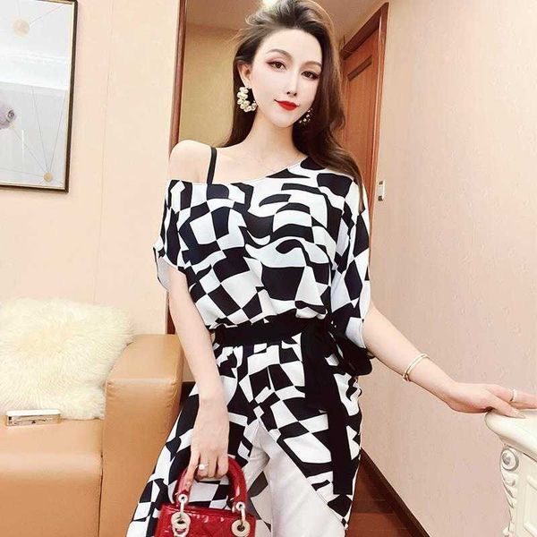 women's two piece pants summer 2021 women off shoulder plaid suit 2 pieces elegant flare office ladies causal floral sleeve suits set, White
women's two piece pants summer 2021 women off shoulder plaid suit 2 pieces elegant flare office ladies causal floral sleeve suits set, White