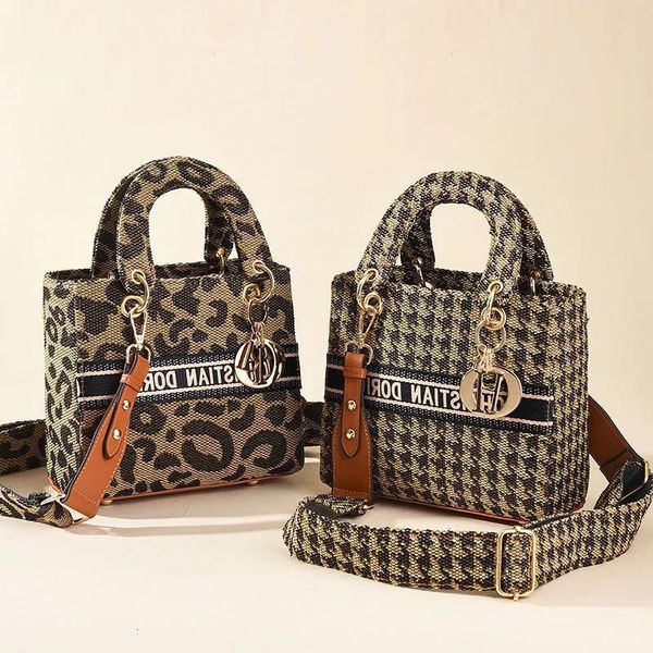 women's bag new 2021 small fragrance, high sense of foreign style, single shoulder diagonal cross portable princess wales
women's bag new 2021 small fragrance, high sense of foreign style, single shoulder diagonal cross portable princess wales