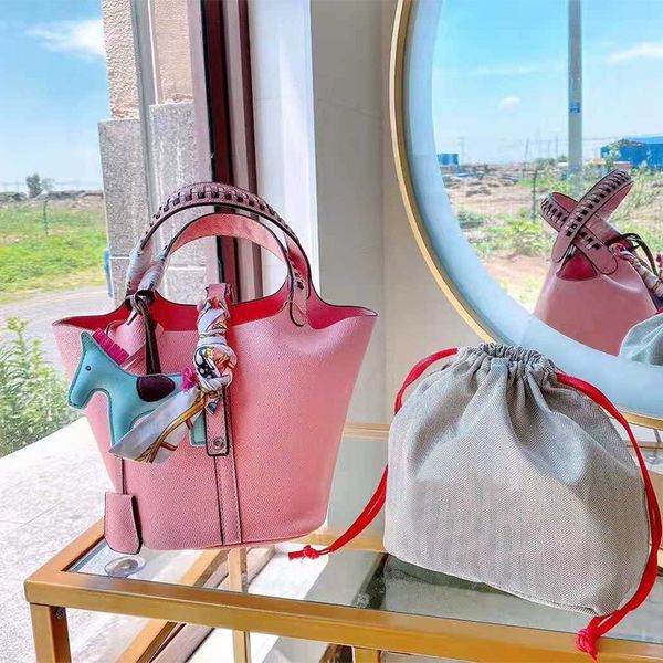 fashion lady luxury designer hand bag classic solid color genuine leather bucket clutch women wallet vegetable basket with silk scarf wholes
fashion lady luxury designer hand bag classic solid color genuine leather bucket clutch women wallet vegetable basket with silk scarf wholes