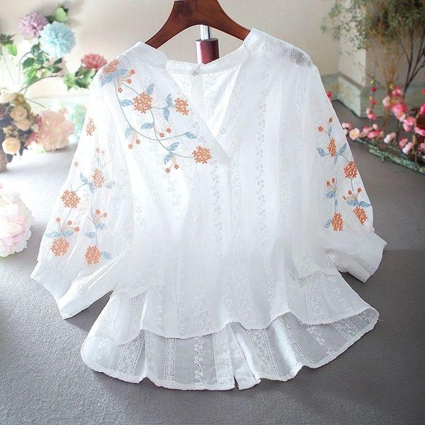 women's blouses & shirts floral embroidery lace women white blouse summer design 2021 v-neck lantern sleeved loose elegant office lady
women's blouses & shirts floral embroidery lace women white blouse summer design 2021 v-neck lantern sleeved loose elegant office lady