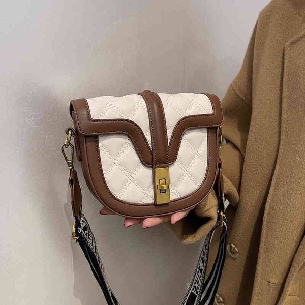 2022 factory wholesale new this year's small female ins niche fashion versatile broadband autumn and winter messenger saddle bag
2022 factory wholesale new this year's small female ins niche fashion versatile broadband autumn and winter messenger saddle bag