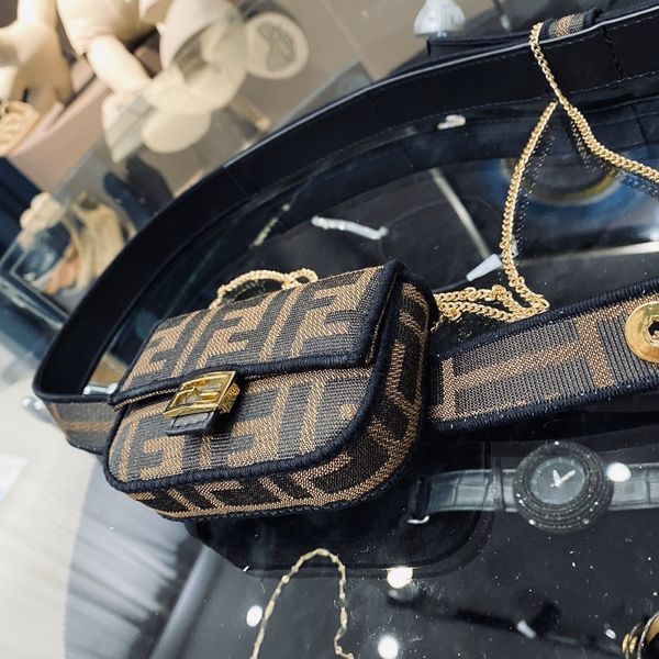 2021 women handbags mini fashion alphabet french stick cross one shoulder lipstick chain waist bag printed baguette handbag zmm
2021 women handbags mini fashion alphabet french stick cross one shoulder lipstick chain waist bag printed baguette handbag zmm