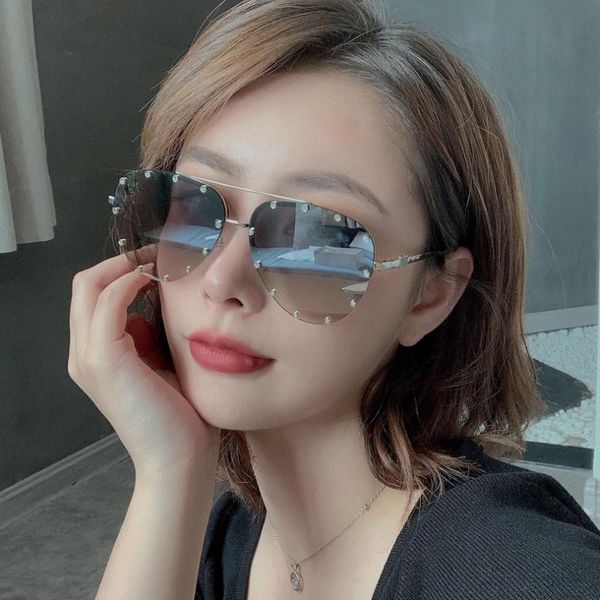 sunglasses silver metal frame pilot women with crystal mirrored lenses, White;black
sunglasses silver metal frame pilot women with crystal mirrored lenses, White;black