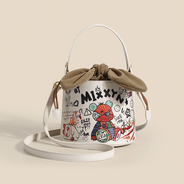 handbag bag 2021 autumn winter trend bear graffiti one shoulder messenger versatile personalized bucket, Black;red
handbag bag 2021 autumn winter trend bear graffiti one shoulder messenger versatile personalized bucket, Black;red