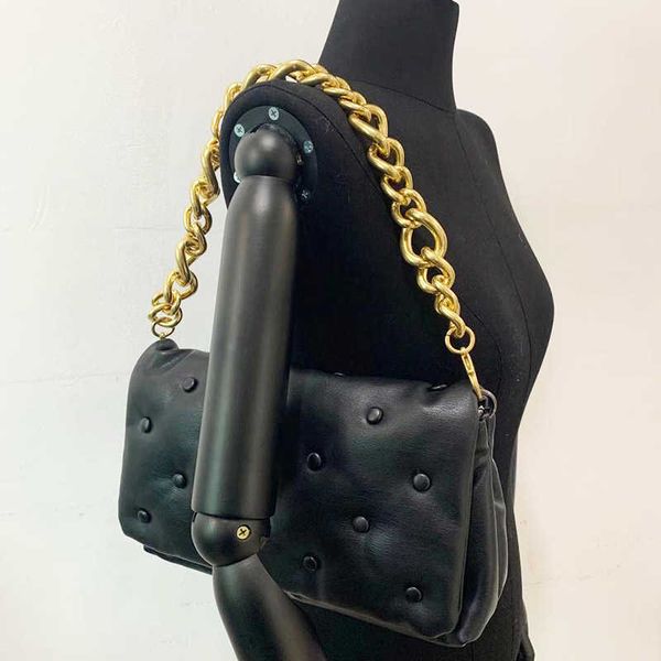 branded women's pouch 2020 metal thick chain button shoulder luxury handbag women clutches ladies tote bag c0601
branded women's pouch 2020 metal thick chain button shoulder luxury handbag women clutches ladies tote bag c0601