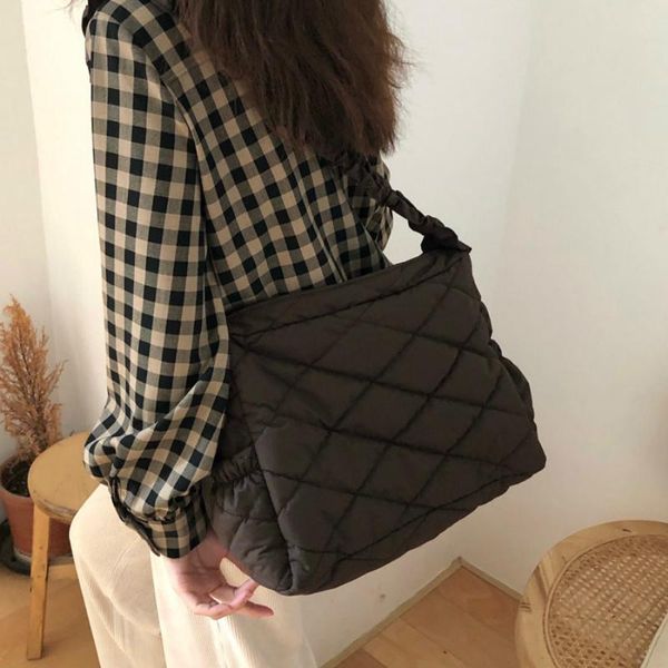 black quilted retro large-capacity bag handbags women's 2021 style fashion all-match simple shoulder tote evening bags
black quilted retro large-capacity bag handbags women's 2021 style fashion all-match simple shoulder tote evening bags